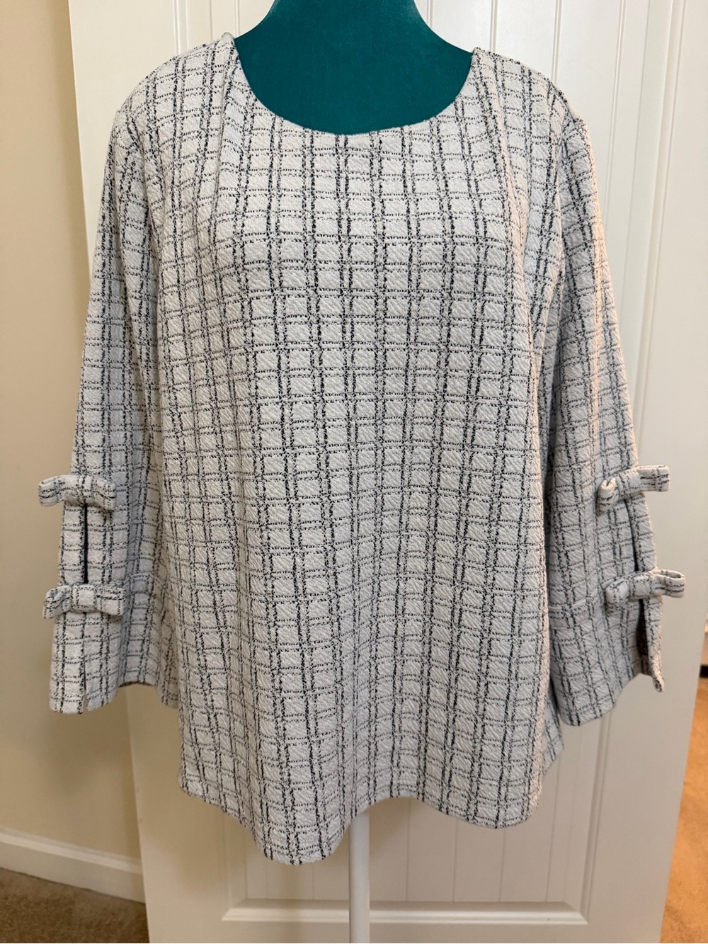 Karl Lagerfeld White & Gray Tweed Plaid Top with Bows on Sleeves Sz XL
